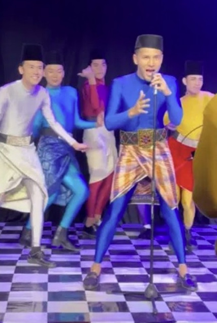 视频|拍摄节目打破40万花瓶 富商与演员扭打成团