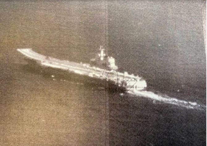 解放军山东舰现踪鹅銮鼻外海200浬 邱国正:美航母在台湾东部400海里处