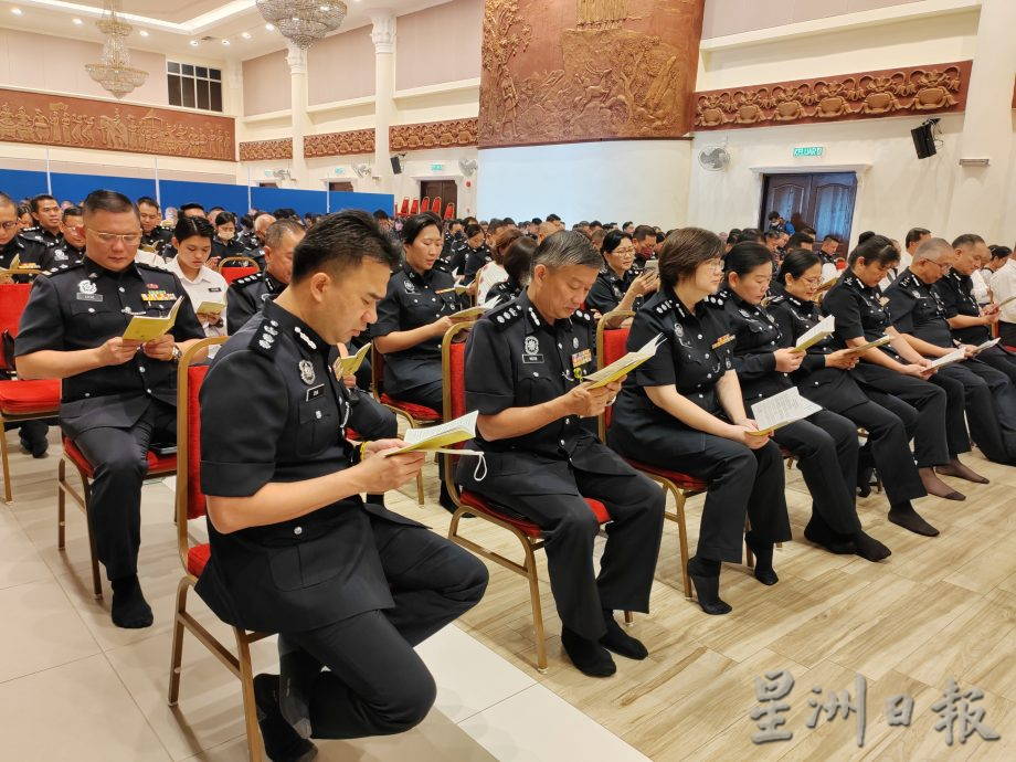 警察日年度活动 逾百华裔警官锡兰佛寺祈福