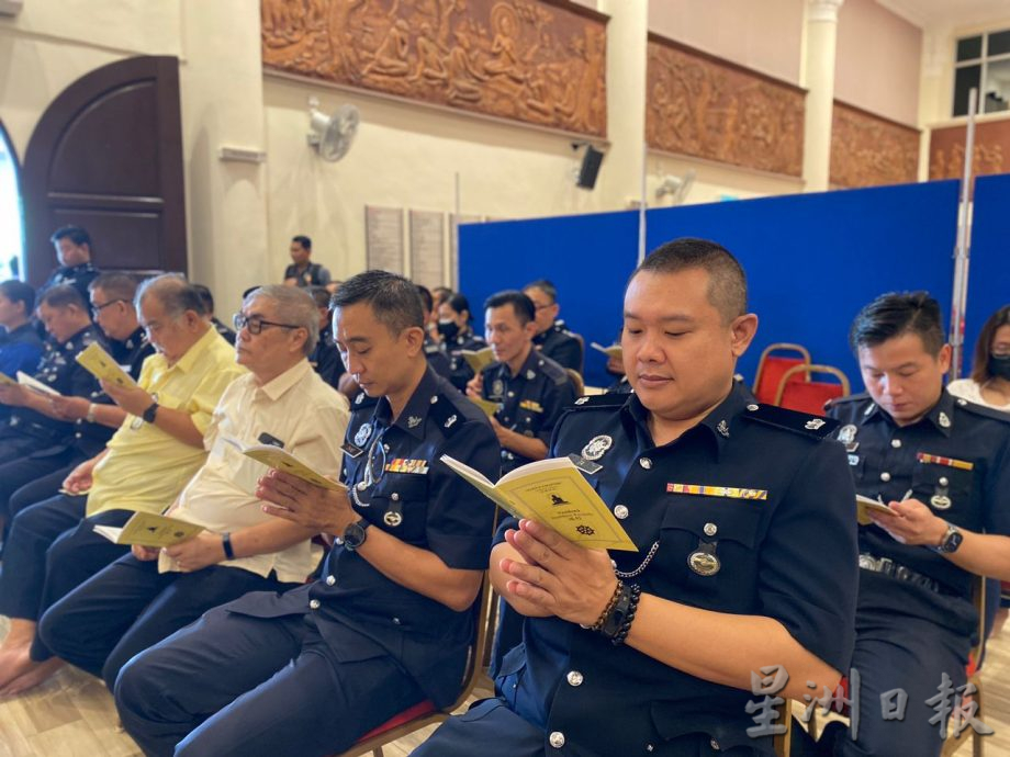 警察日年度活动 逾百华裔警官锡兰佛寺祈福