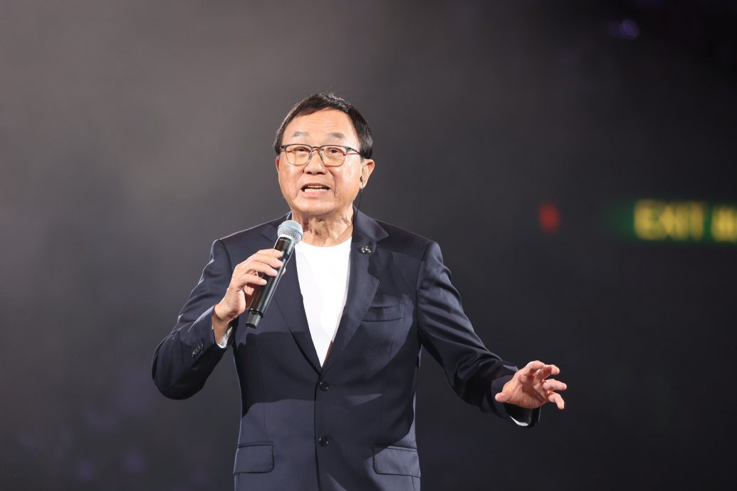 许冠文揭《铁塔凌云》歌词秘密 爆许冠杰遭母亲反对结婚