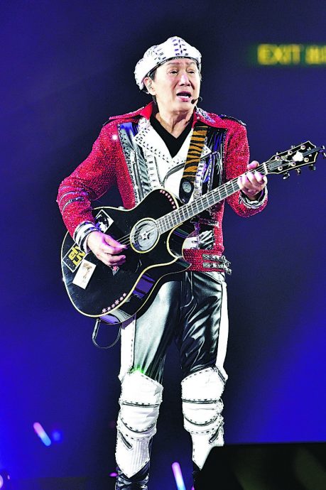 许冠文揭《铁塔凌云》歌词秘密 爆许冠杰遭母亲反对结婚