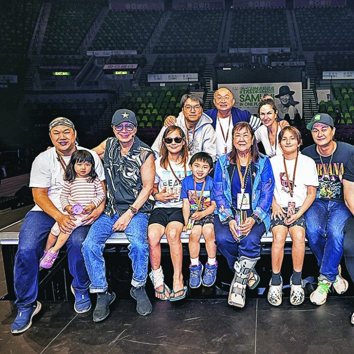 许冠文揭《铁塔凌云》歌词秘密 爆许冠杰遭母亲反对结婚