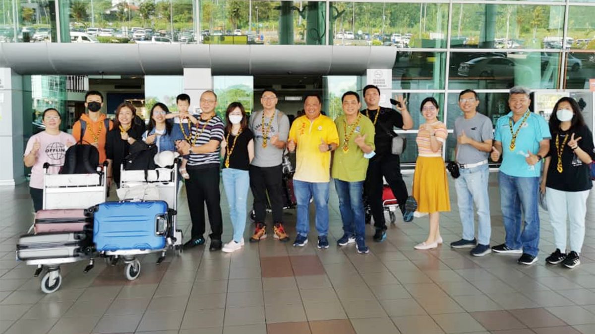 访砂与部长市长交流 嘉联青推广数学金杯赛