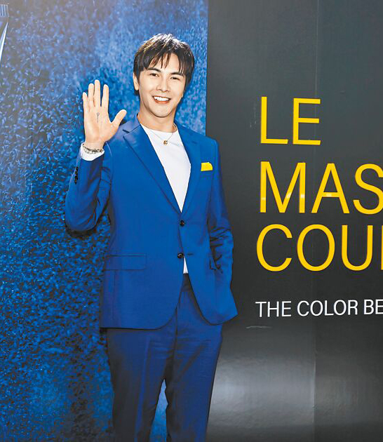 谢佳见宁白发不要秃头　 肉胎装上阵大秀身材