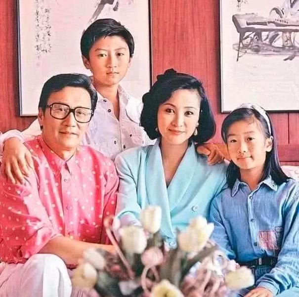 谢贤12年柏拉图爷孙恋 付千万分手费给小女友