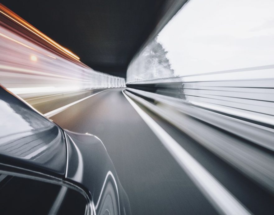 跑时速214公里拍视频放社交平台 飞车男落网了