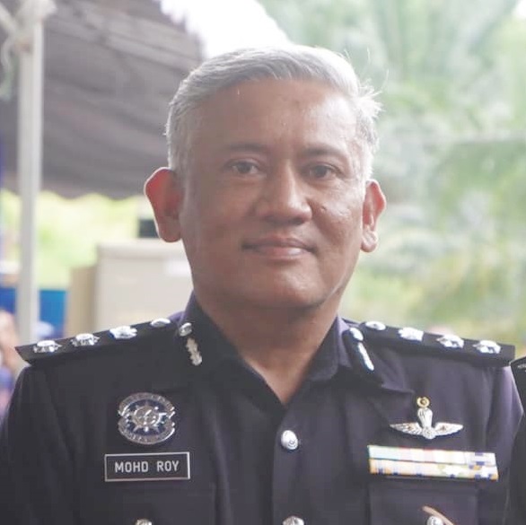轿车逆向行驶 牙也警方促有情报人士助查