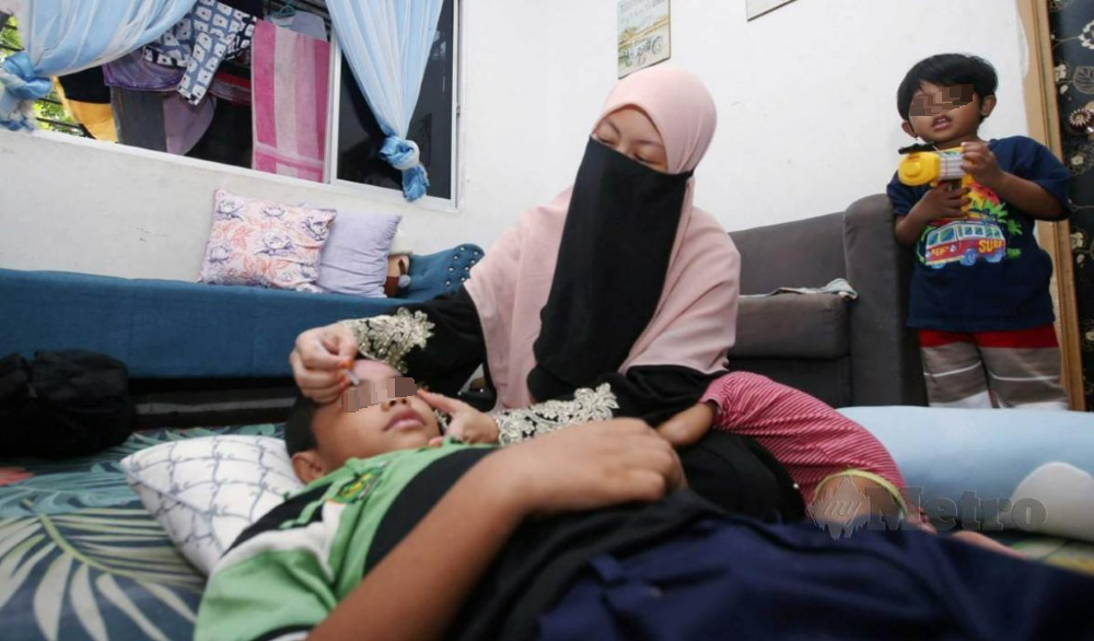 邻居用酸性苏打粉通水管·9岁男童眼睛身体惨被烧伤!