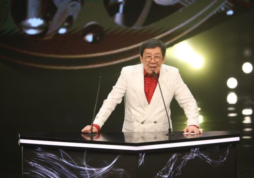 金像奖2023|胡枫跳恰恰领终身成就奖 高唱“等到花儿也谢了”