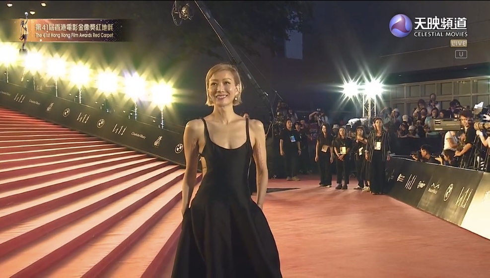 金像奖红毯｜杨紫琼压轴登场 金黄色礼服显贵气