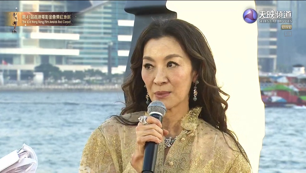 金像奖红毯｜杨紫琼压轴登场 金黄色礼服显贵气