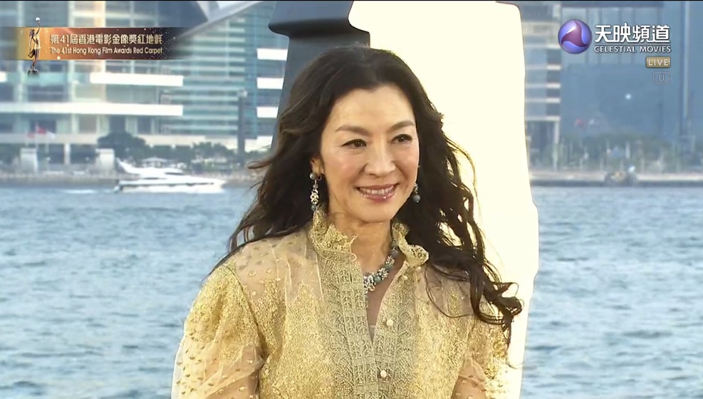 金像奖红毯｜杨紫琼压轴登场 金黄色礼服显贵气