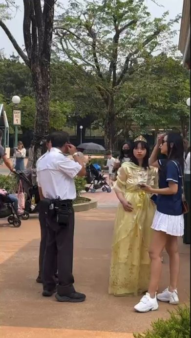 阿仪扮公主触犯规例 被拒入迪士尼