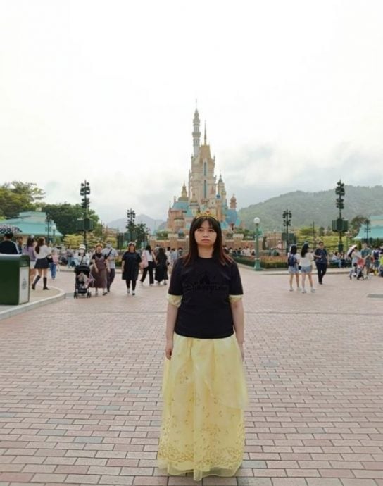 阿仪扮公主触犯规例 被拒入迪士尼