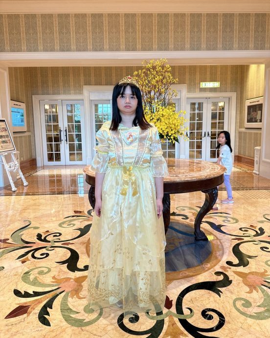 阿仪扮公主触犯规例 被拒入迪士尼