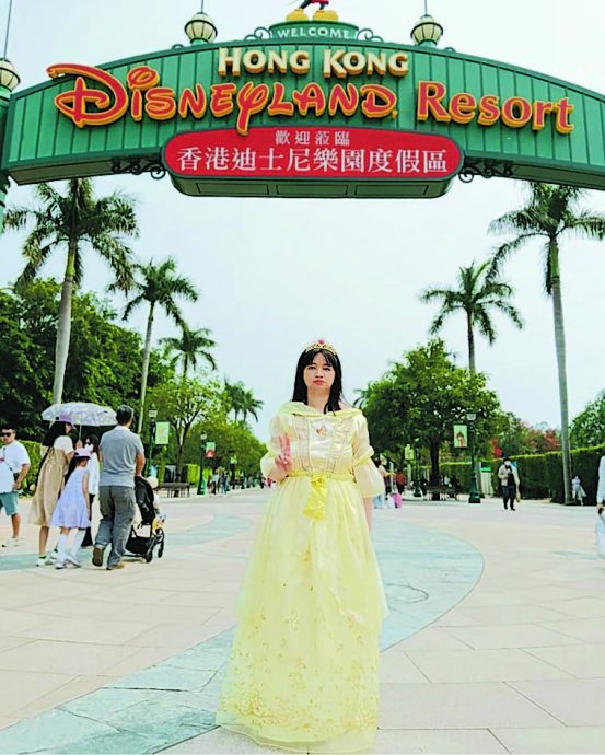 阿仪扮公主触犯规例 被拒入迪士尼