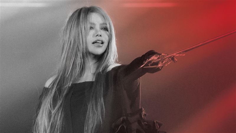 阿妹激瘦傲秀深V铅笔腿 唱一半泪崩喊救命