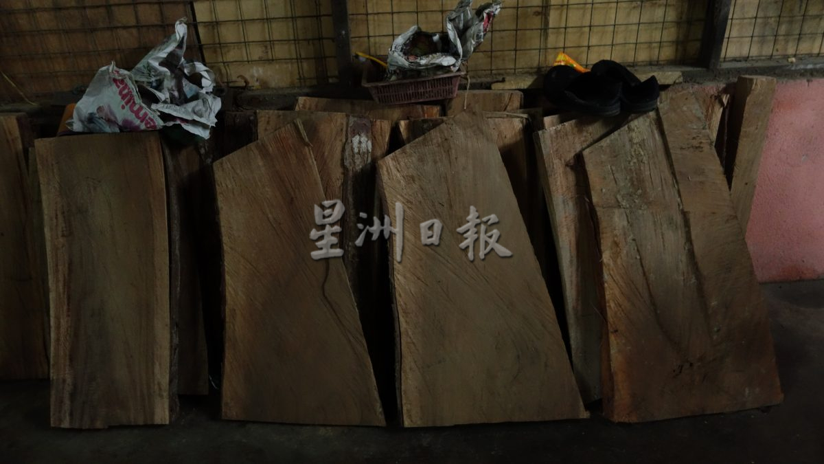 霹封底主文/:它的诞生/19日见报/马来短剑