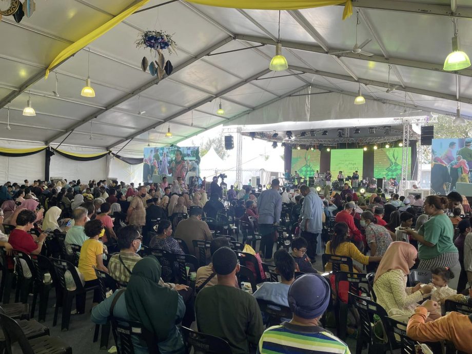 霹州政府开斋庆典  2万人次出席场面热闹