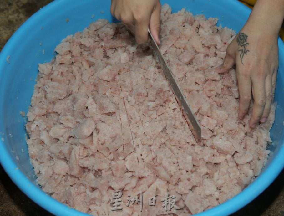 霹：12日见报／封底主文／【它的诞生】/ 鱼旦