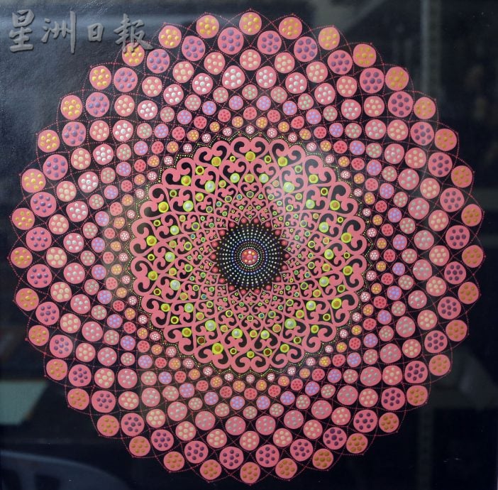 霹：20日见报／封底主文／乐活频道|曼陀罗绘画疗愈情绪病  黄历川进修成疗愈师