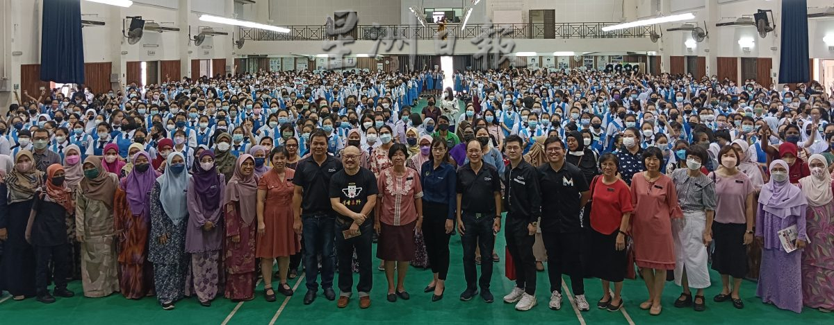 霹:学子版头/霹雳女中“情有毒终”反毒活动