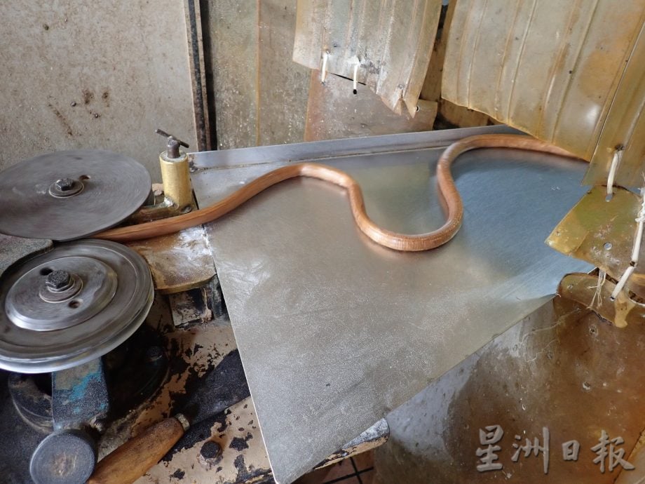 霹：封底补它的诞生QR
