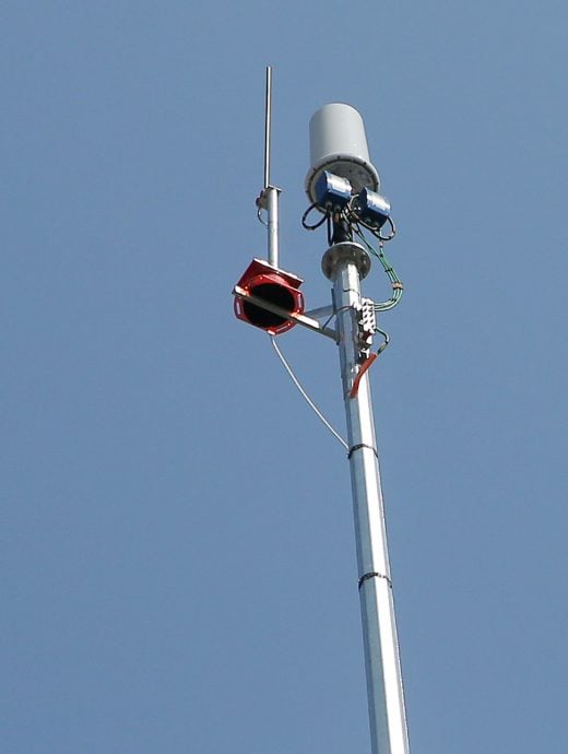 霹:封面主文/怡设27天线杆 6月装智能电表 用户上国能程式查电费