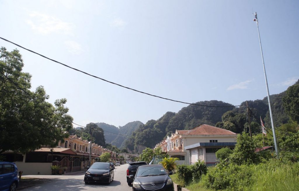 霹:封面主文/怡设27天线杆 6月装智能电表 用户上国能程式查电费