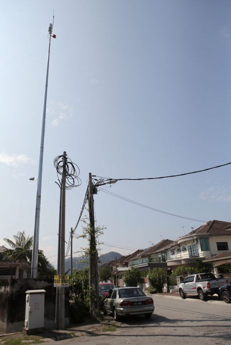 霹:封面主文/怡设27天线杆 6月装智能电表 用户上国能程式查电费