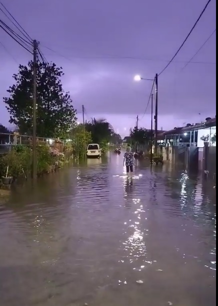 霹:已签/昨晚强风豪雨后,又发生水灾、积水和倒树