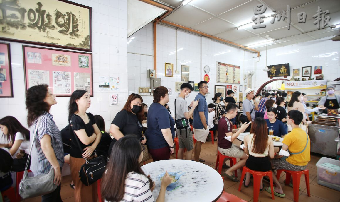  霹：未签网／封面主文／开斋节假期“食在怡保”  食肆热爆现排队人潮