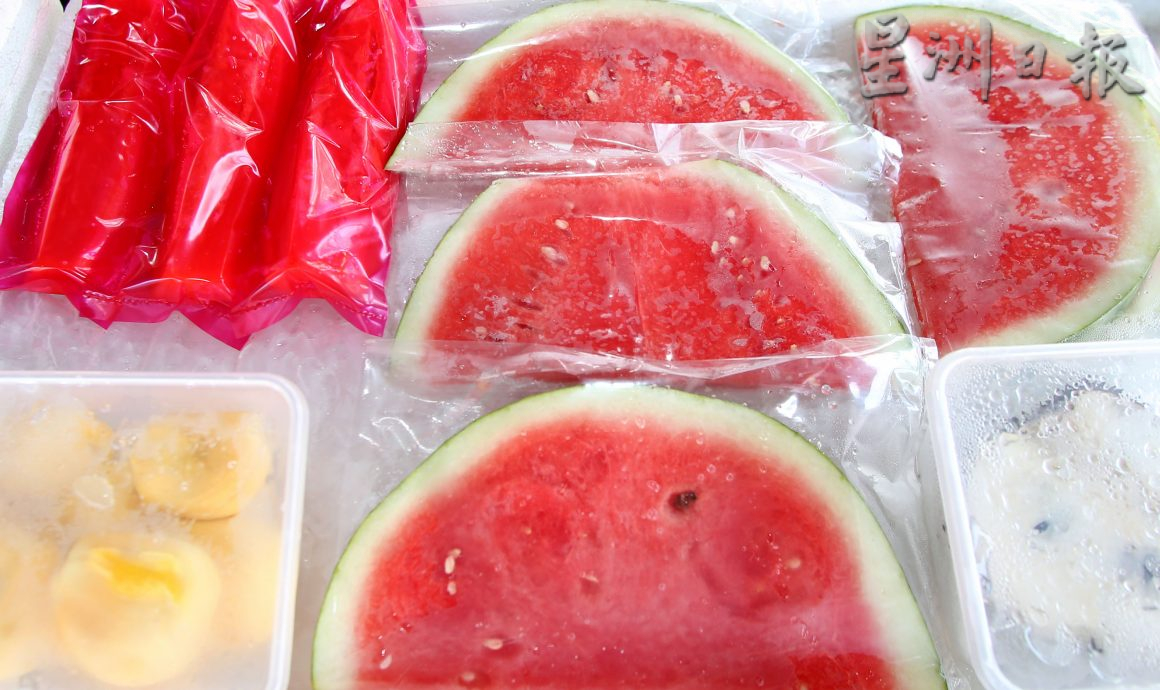 霹:未签网/第二版头/天气酷热消暑解渴 西瓜木瓜热销