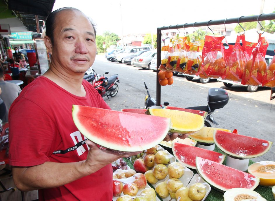 霹:未签网/第二版头/天气酷热消暑解渴 西瓜木瓜热销