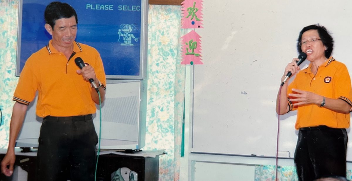 霹:版头/郭小刚:硫琅割胶女消失 大马客家山歌继传唱