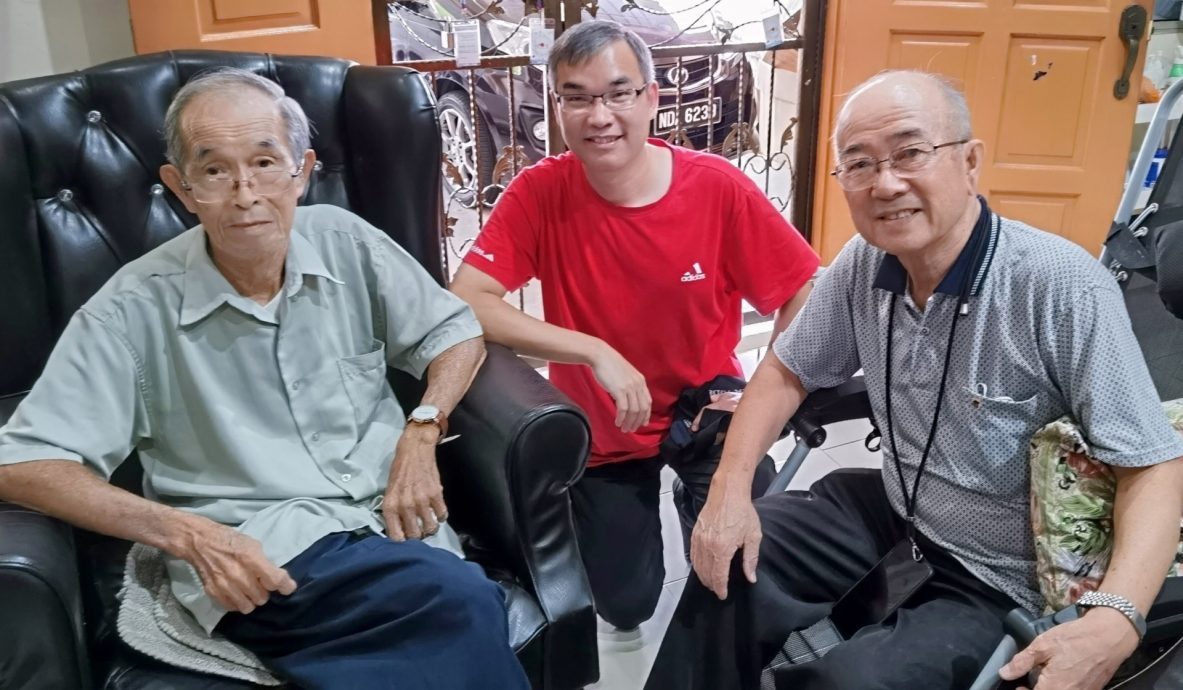 霹:版头/郭小刚:硫琅割胶女消失 大马客家山歌继传唱