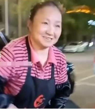 饭店洗碗阿姨“坐宾利上下班” 坦言不缺钱:一天不洗碗浑身难受