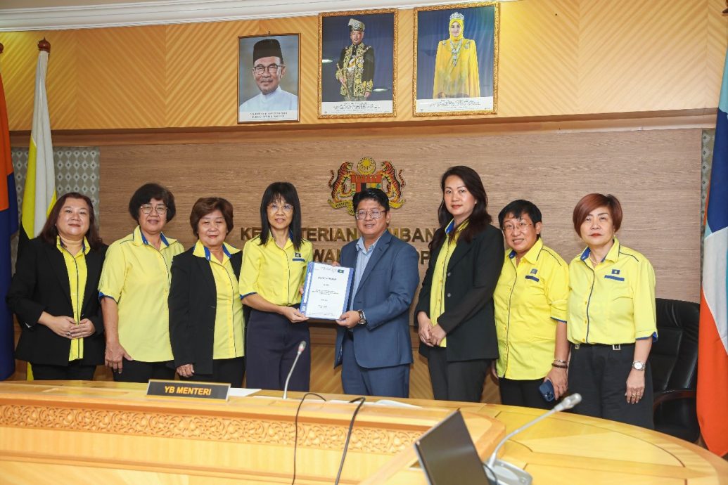 马华妇女组访问企业与合作社发展部