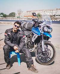 骑摩托车游历多地 男网红成青年文化品牌大使