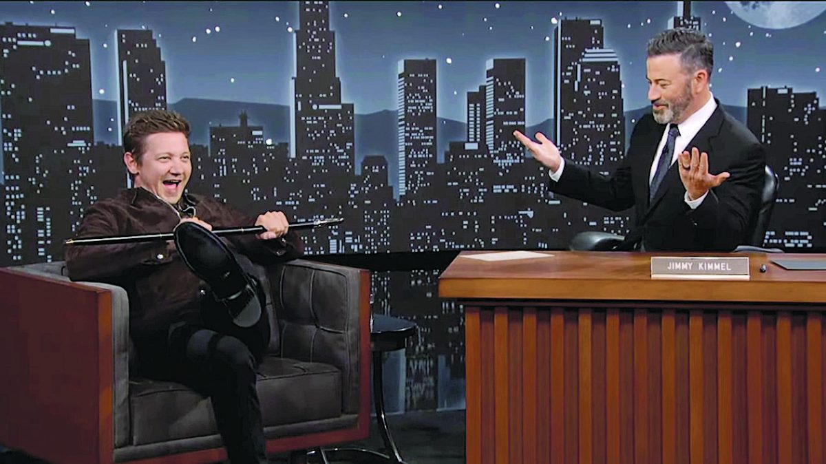 鹰眼撑拐杖上节目秀舞姿  曝瘦20磅成功戒烟