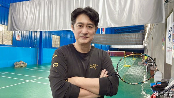 黄安左眼视网膜剥落 返台扫墓竟动紧急手术