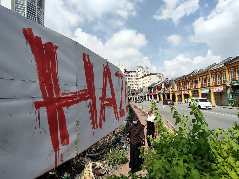 （全国版） 烟霾在空中 立陶宛画家恩尼斯新创作