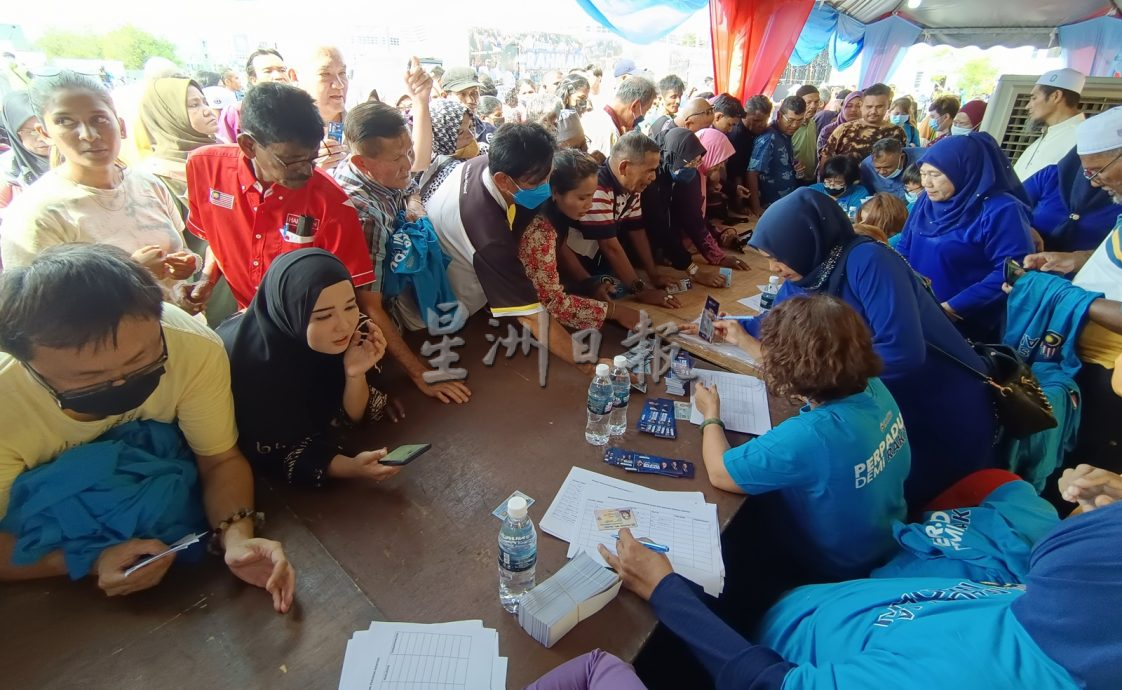 万人蓝潮,迎接首相兼希盟主席拿督斯里安华!