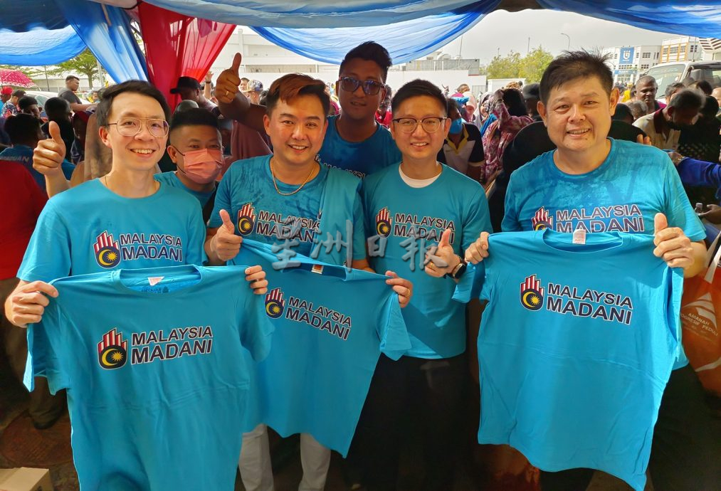 万人蓝潮,迎接首相兼希盟主席拿督斯里安华!