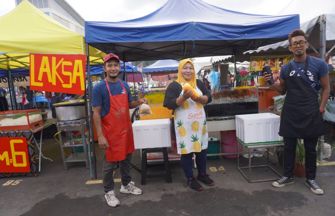 (全国版)去年已用鱼缸卖饮料没人注意,慕斯达津:不在意抨击,专心营业确保鱼缸乾净饮料安全饮用