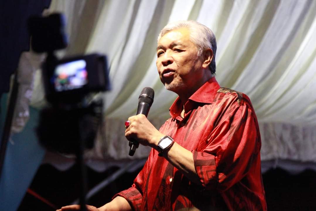 (全国版)阿末扎希保证,国阵议员将支持安华到下届大选。