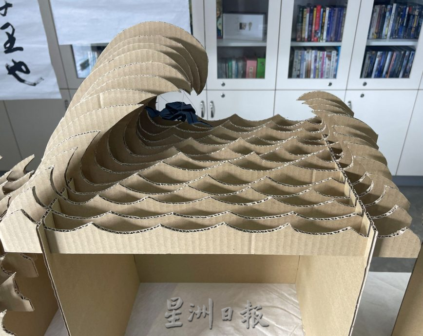 （古城封底主文）【带你去找爱】：将纸化为装置艺术品的爱