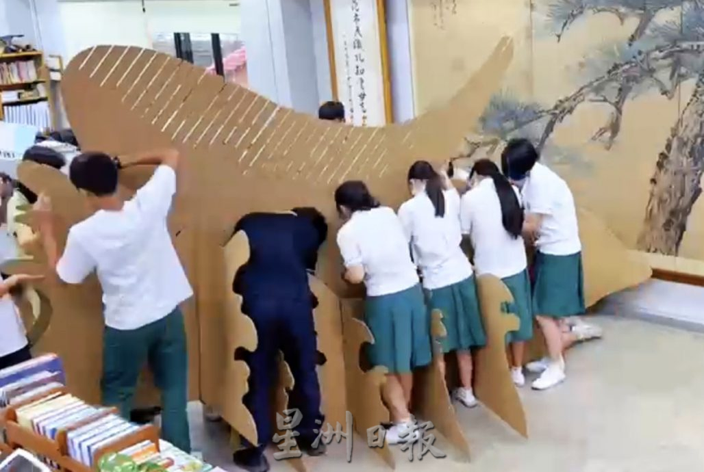 （古城封底主文）【带你去找爱】：将纸化为装置艺术品的爱
