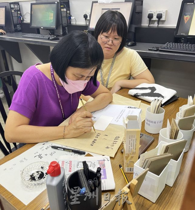 (古城封底主文)【带你去找爱】:将纸化为装置艺术品的爱